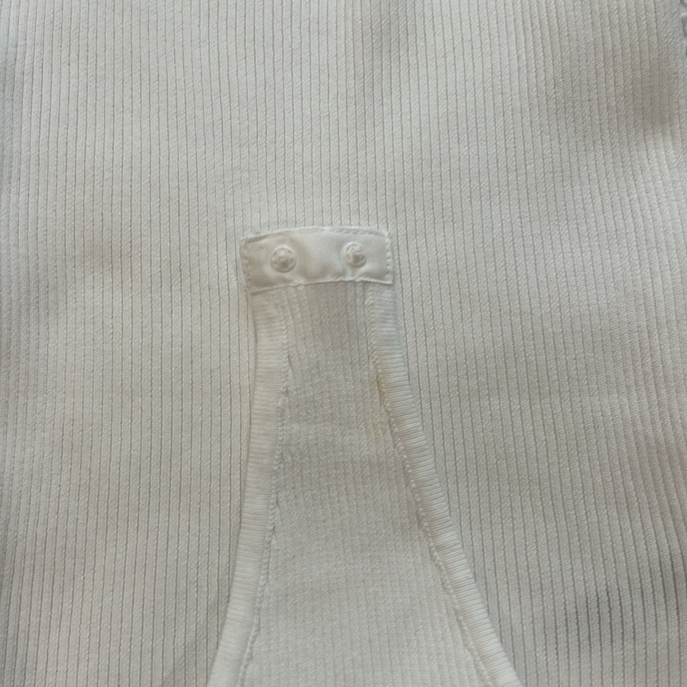 Women’s white bodysuit! XS! NWOT 💌🎀 - Picture 5 of 6